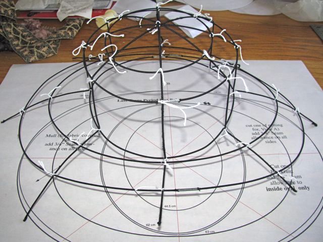 Outside oval brim wire connected.